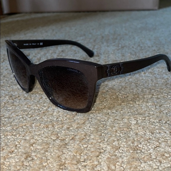 Authentic CHANEL sunglasses - Picture 2 of 3